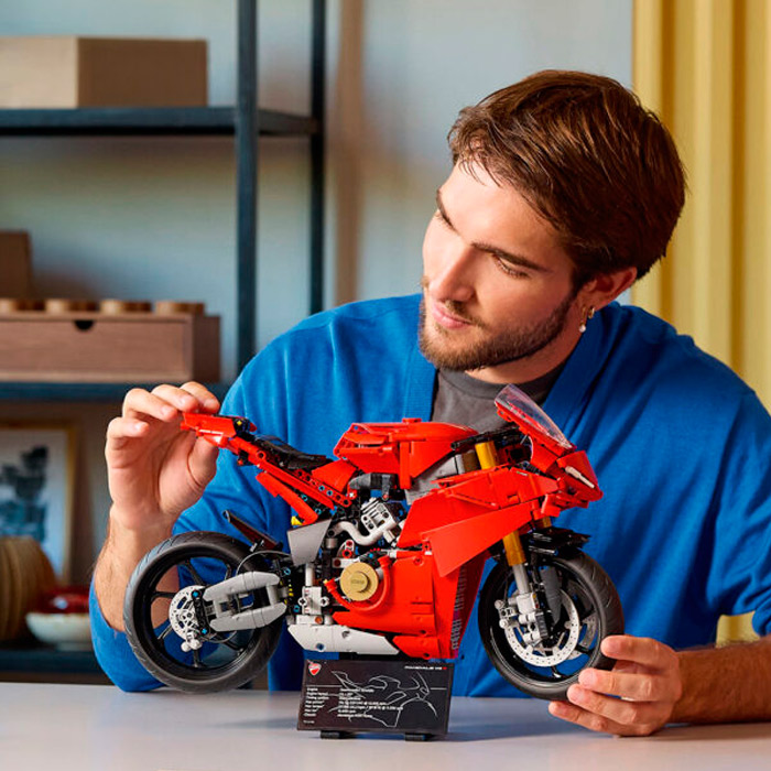 Lego Technic Ducati Panigale V4 S 42202