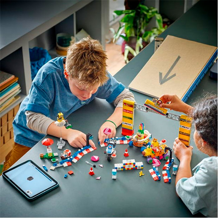 Lego Super Mario Mario Kart, set Baby Peach si Grand Prix 72036